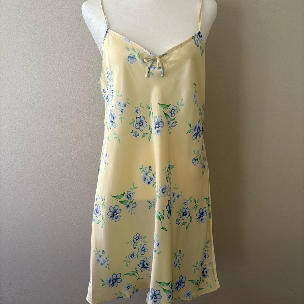 Morgan Taylor Yellow and Blue Floral Chemise & Matching Robe